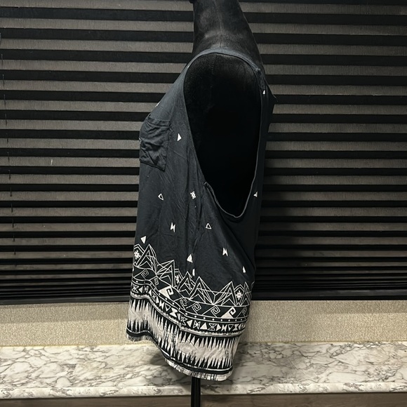 Volcom Women’s Black & White Print Pocket Front Super Soft Tank Top Large - Picture 2 of 9